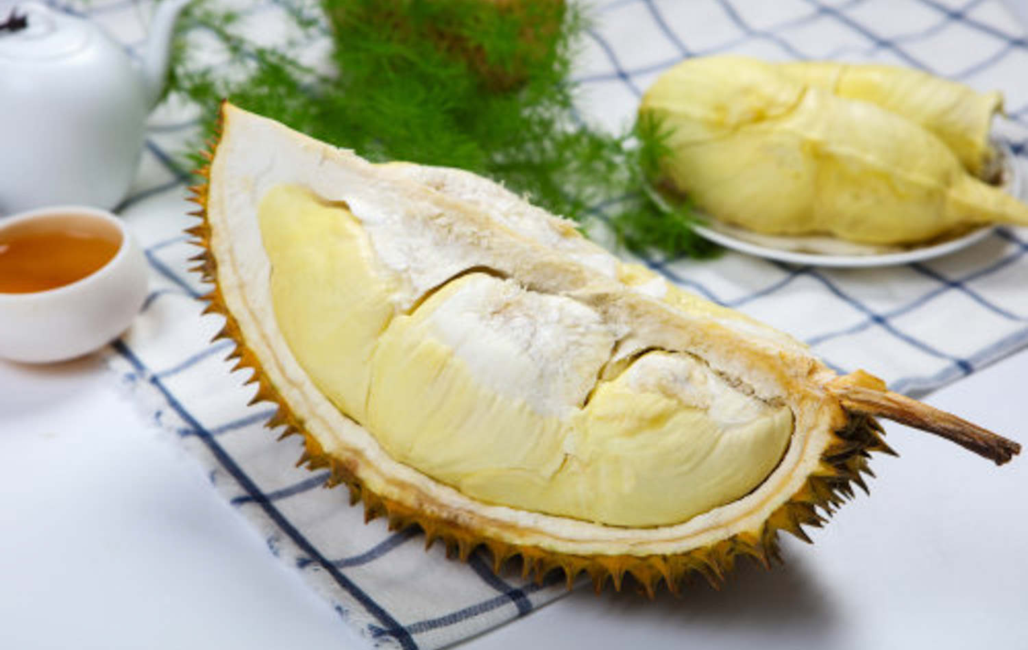 惊 中国占全球榴莲需求的91%