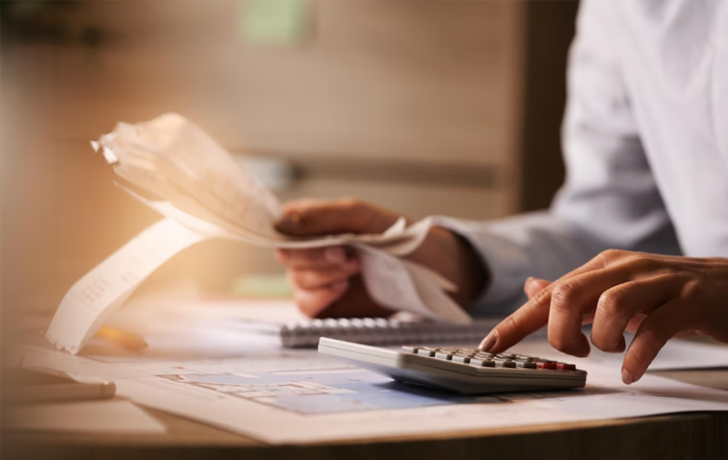 在亚马逊平台中哪个国家开店成本较低？需要支付哪些费用？