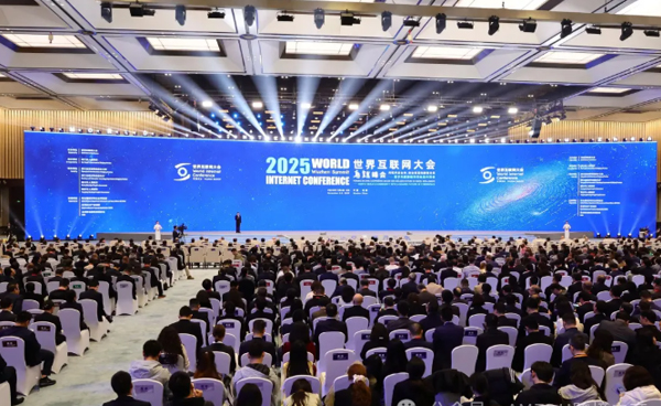 刘强东：2026年4月将建立全球首个全无人配送站